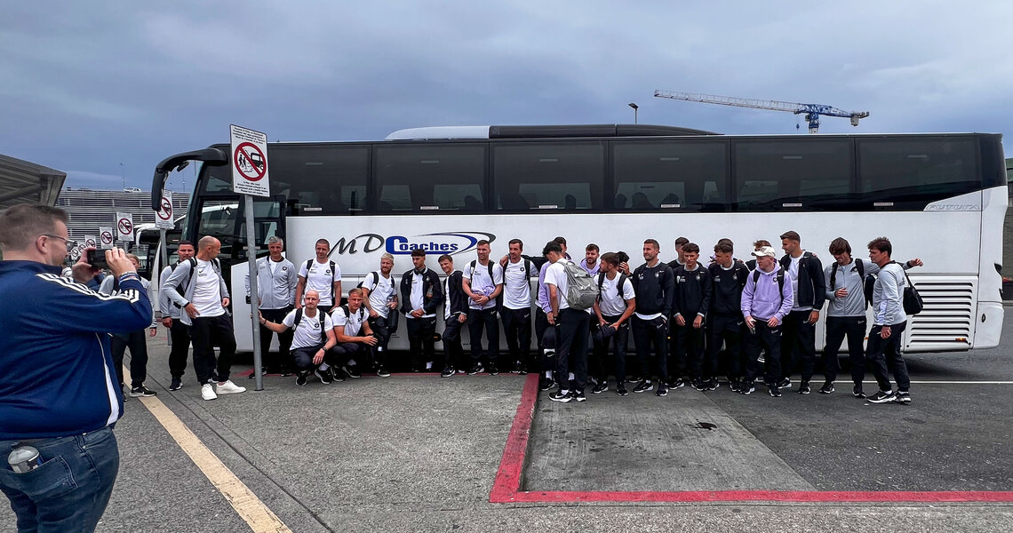 Gruppenfoto nach Ankunft in Nordirland Gruppenfoto nach Ankunft in Nordirland